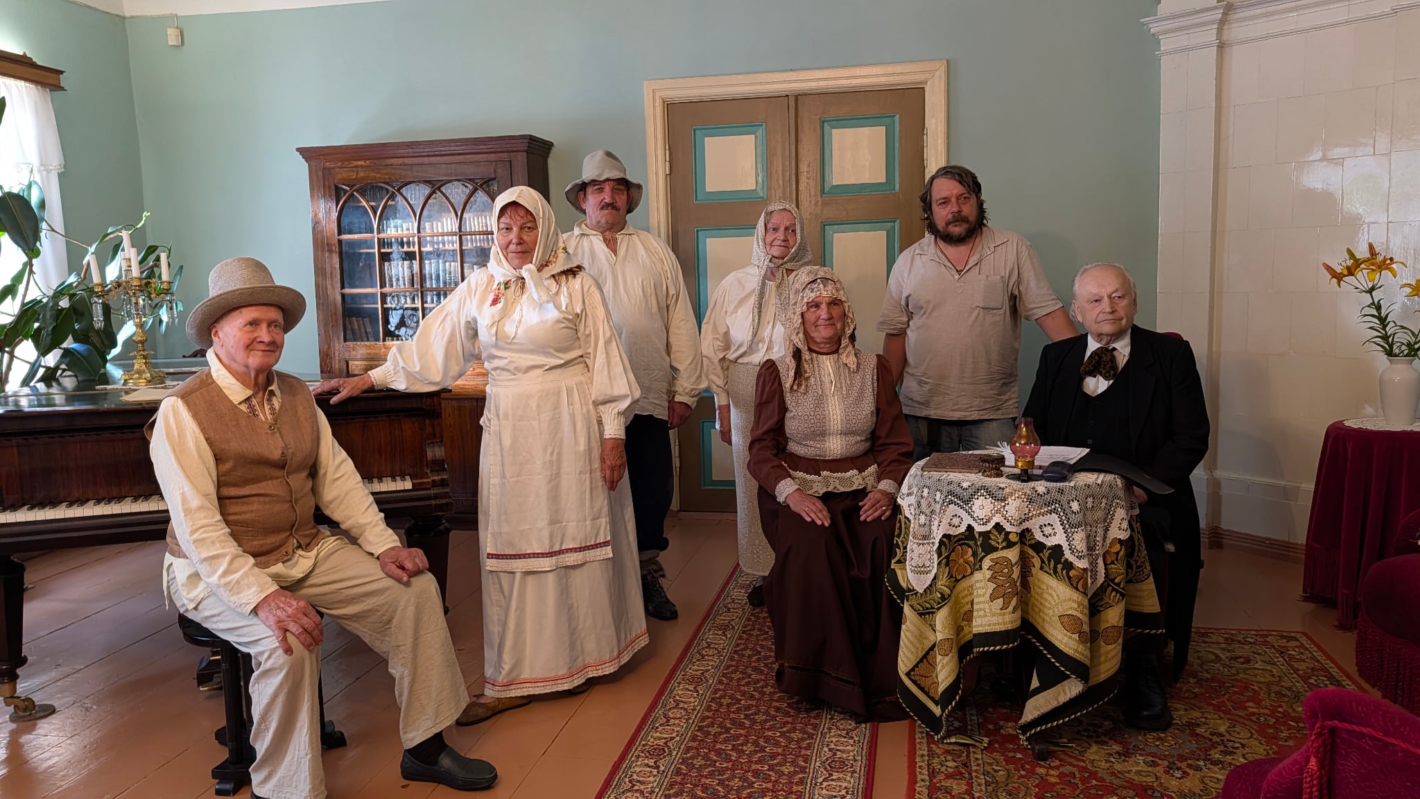 Pildi pääl omma: Hallopi Eino, Greenbaumi Thea, Matvere Tiit, Liini Helbe, Müürsepä Külli, Valgu Jaanis, Sola Olõv